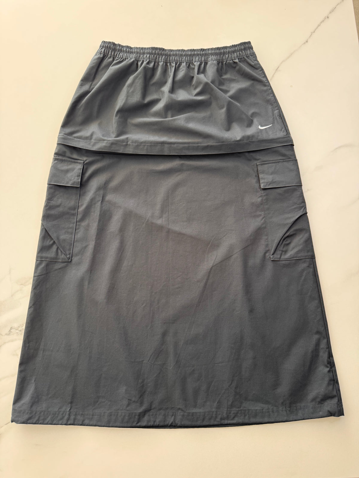 Nike Sportswear Essential Women’s Mid-Rise Woven Cargo Midi Skirt