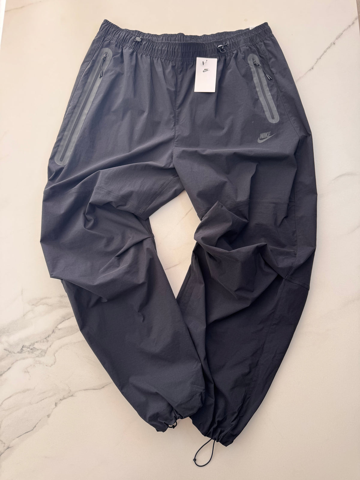 Nike Tech – Pantalón oversize de tejido Woven