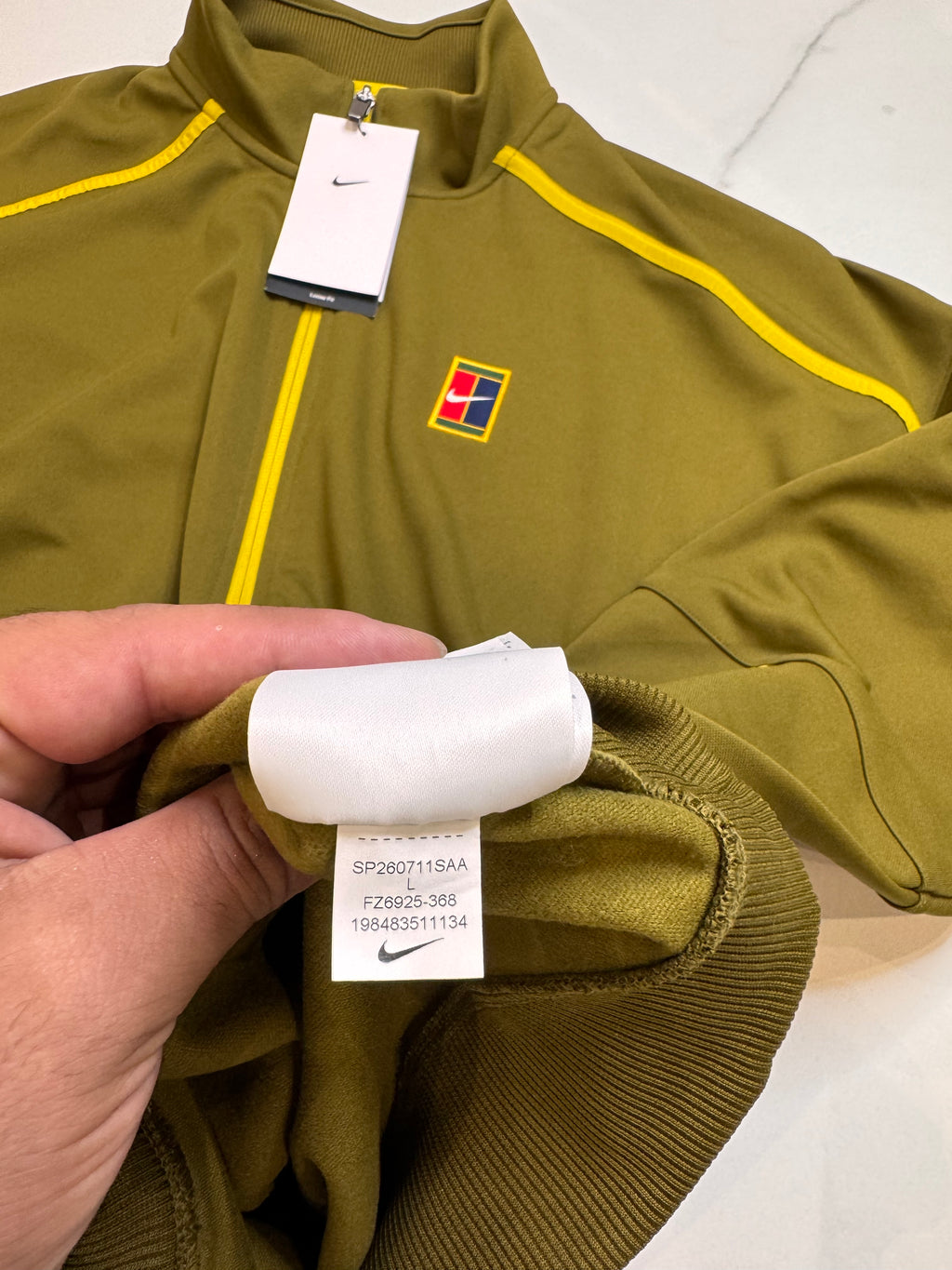 Nikecourt heritage olive