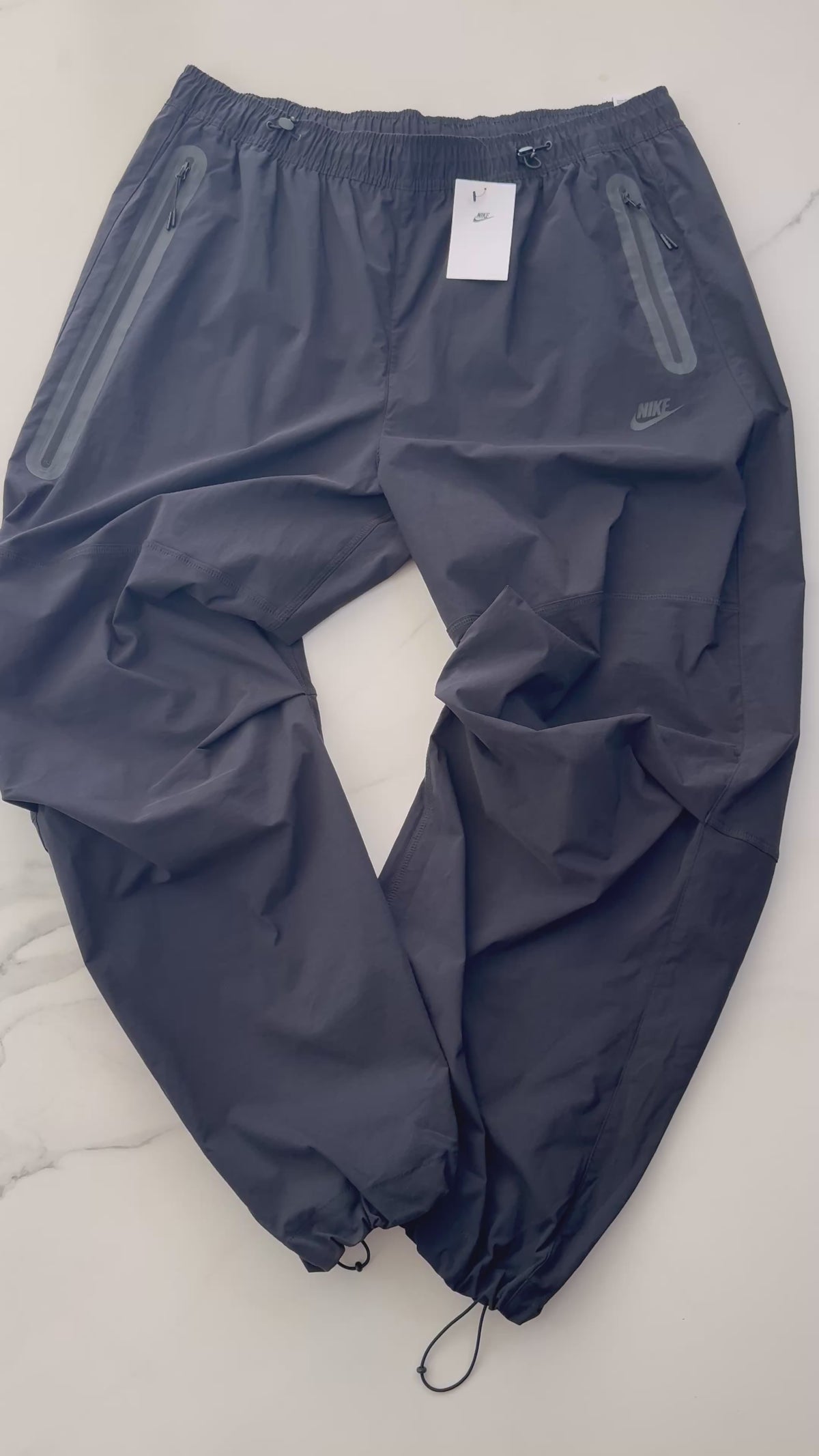Nike Tech – Pantalón oversize de tejido Woven